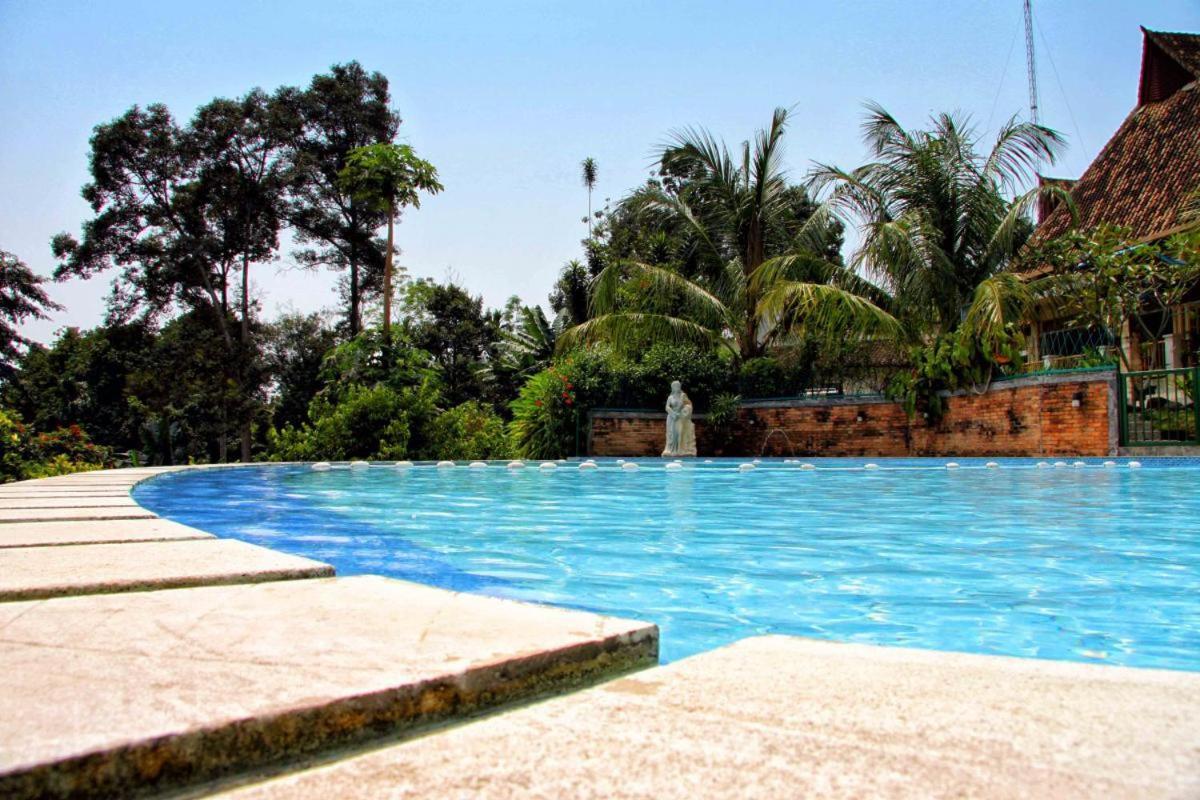 Hotel Deli River And Restaurant Omlandia Medan Kültér fotó