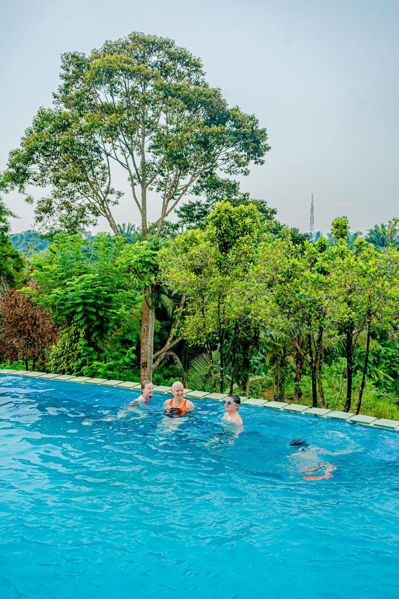 Hotel Deli River And Restaurant Omlandia Medan Kültér fotó